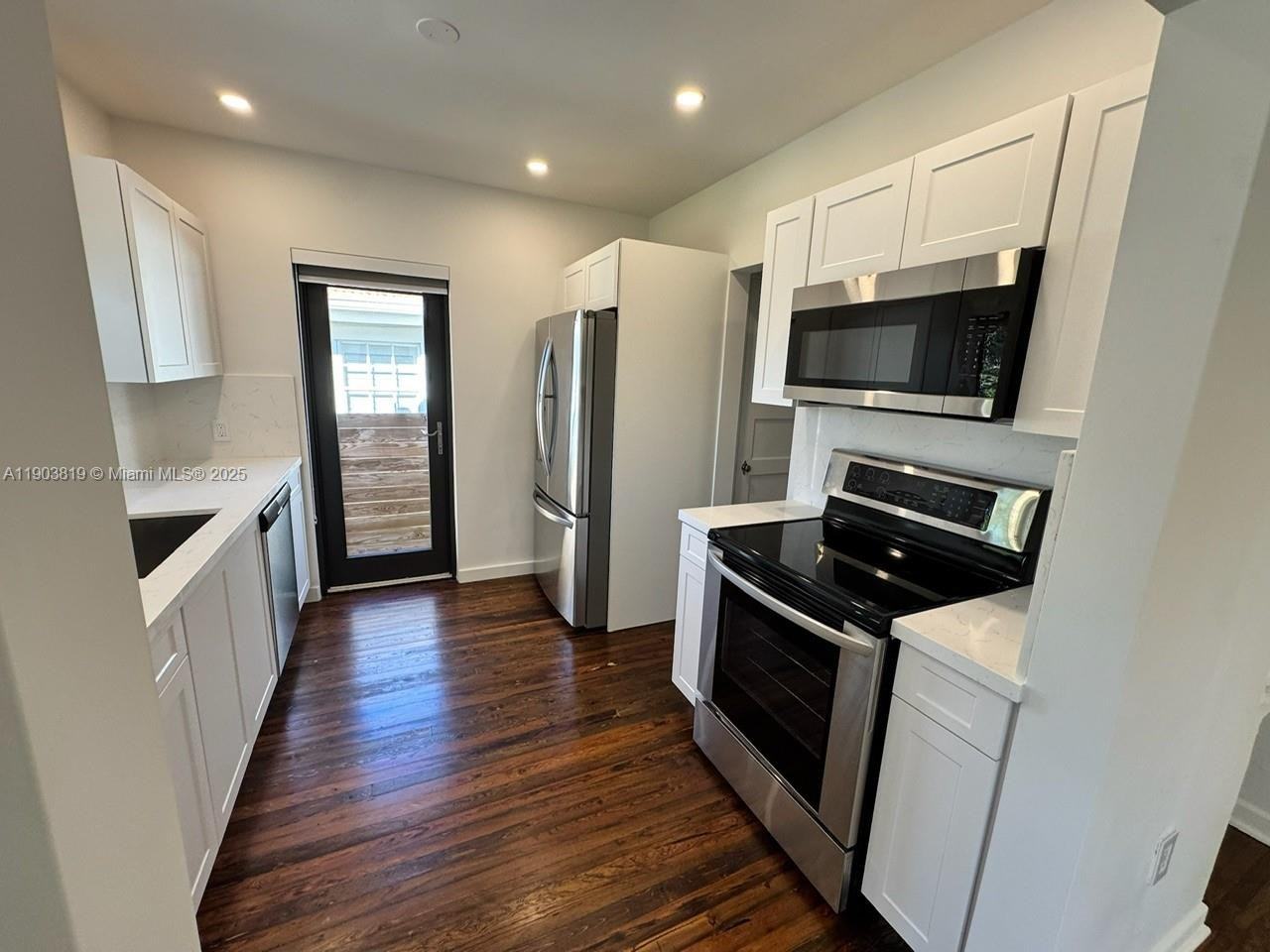 2210 Sw 25th St - Photo 7 of 8