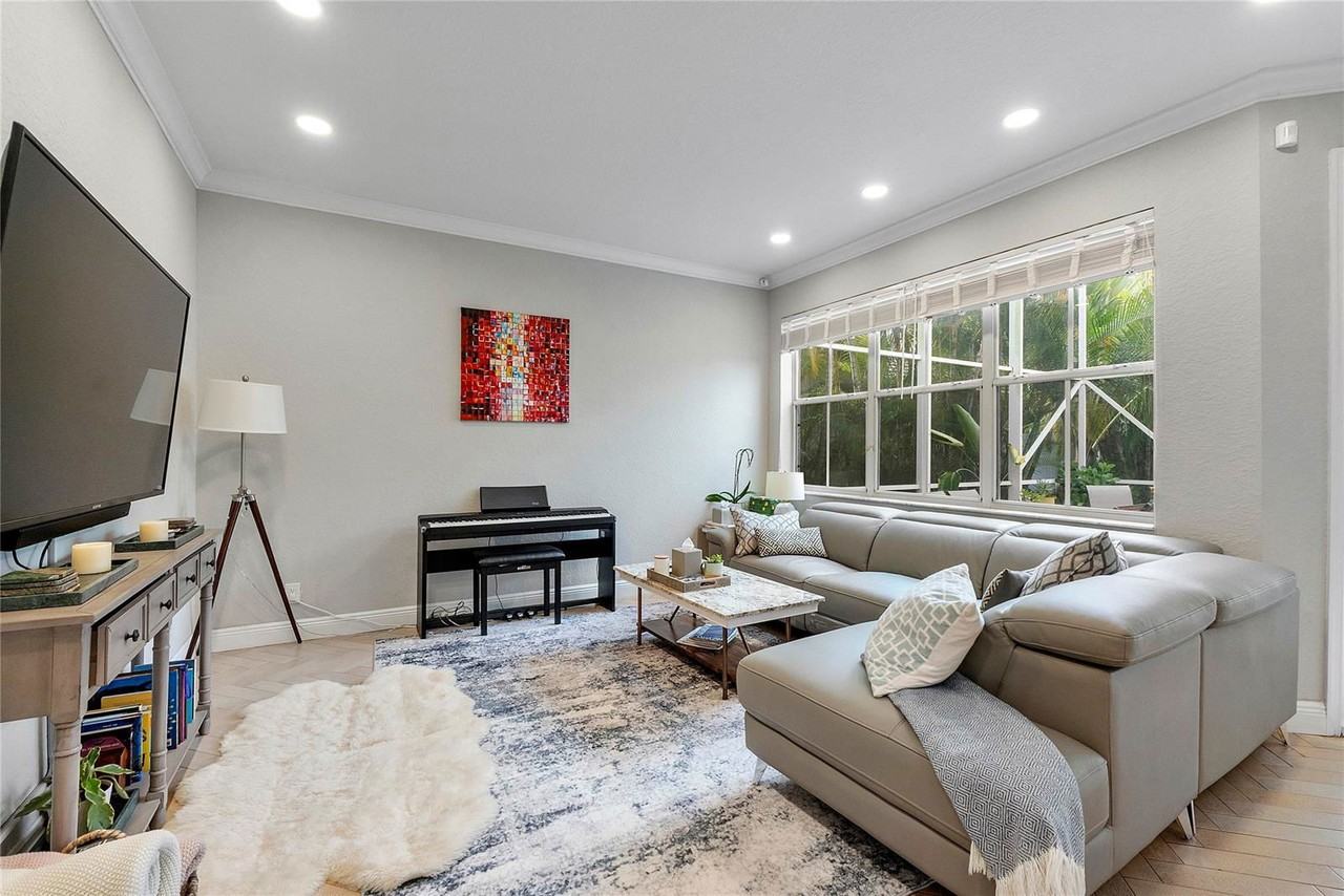 604 Stanton Dr - Photo 2 of 8