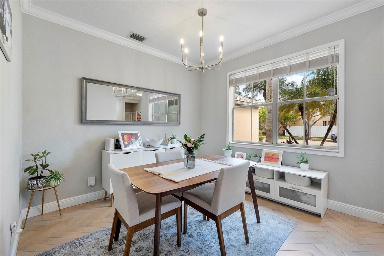 604 Stanton Dr - Photo 4 of 8