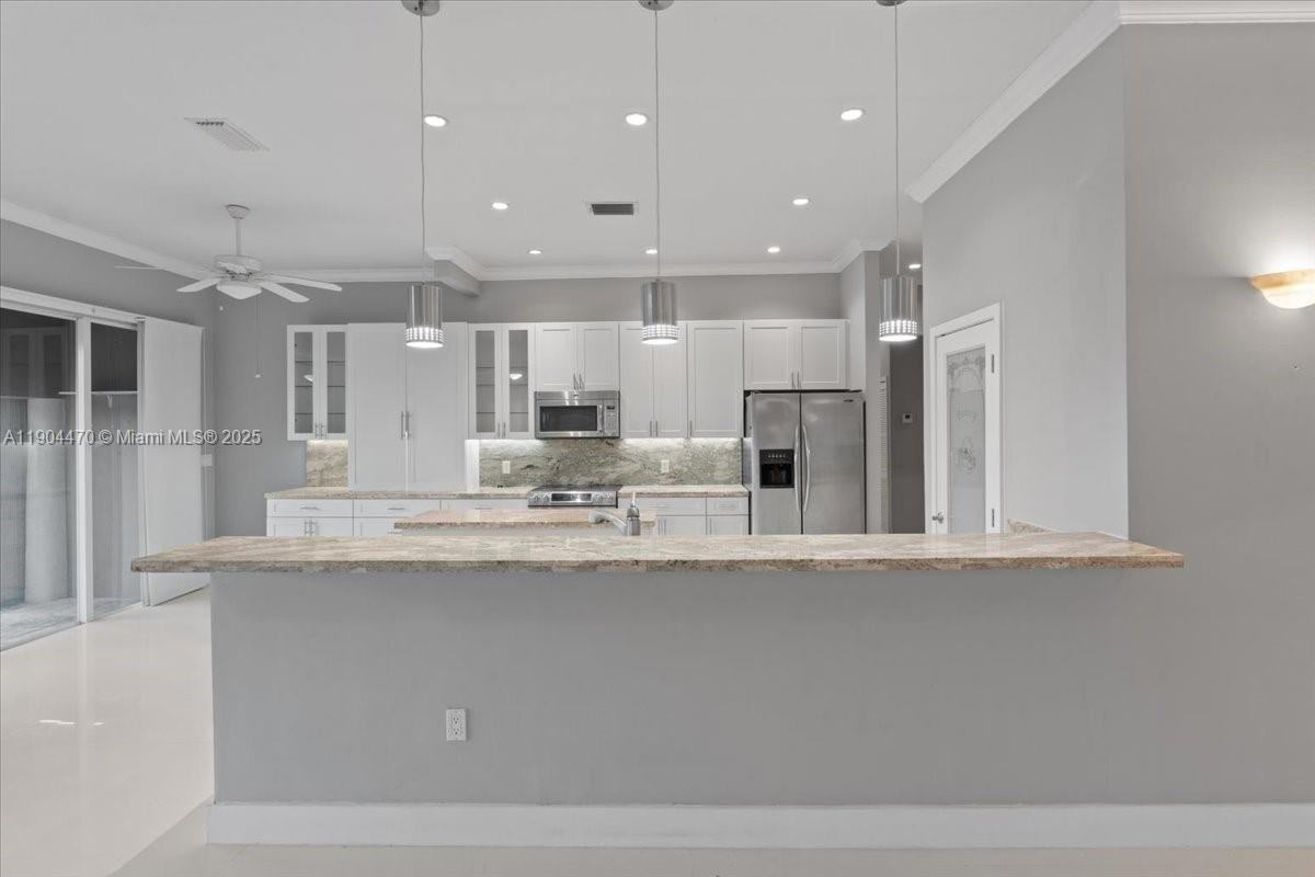 16640 Nw 86th Ct - Photo 6 of 8