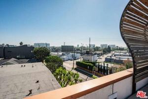 featured image of 2452 Penmar Avenue