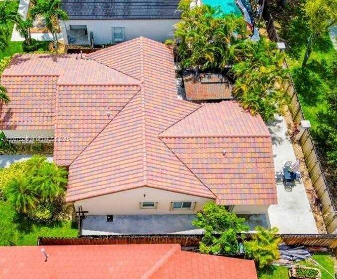 7830 Southwest 161st Place - Photo 4 of 18