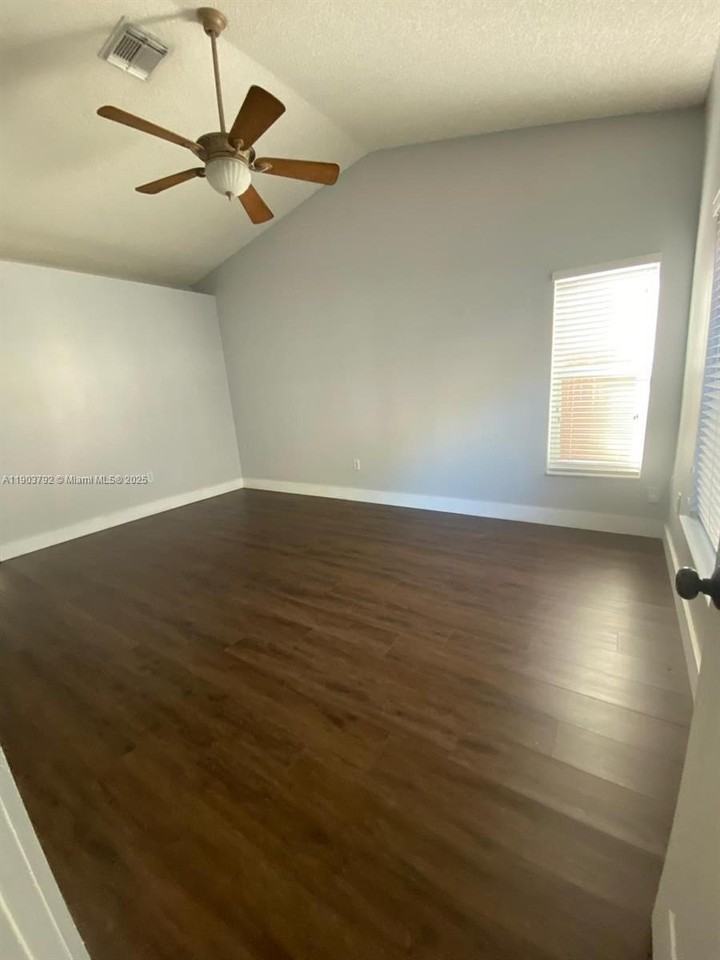 7830 Southwest 161st Place - Photo 5 of 18