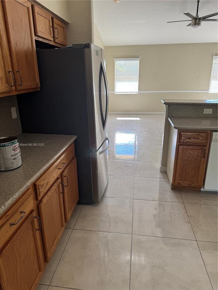 726 Sw Mccracken Ave - Photo 5 of 10