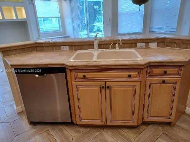 6539 Stonehurst Circle - Photo 7 of 14