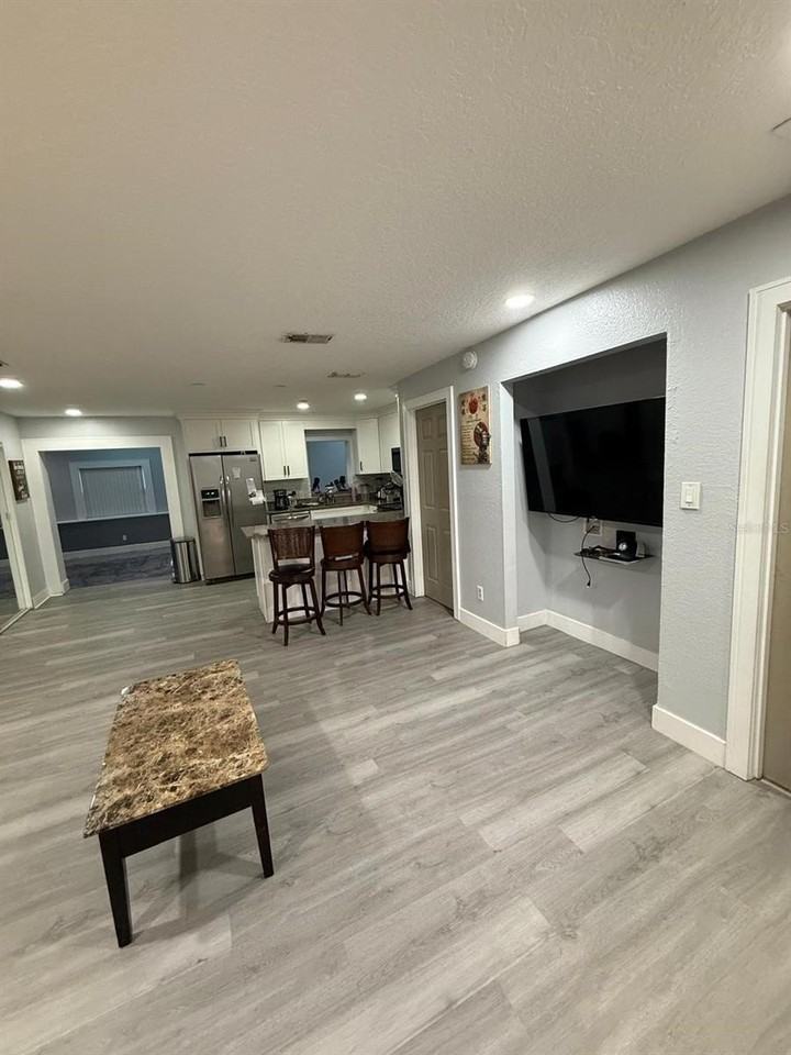 2201 Hickory Wood Ct - Photo 4 of 20