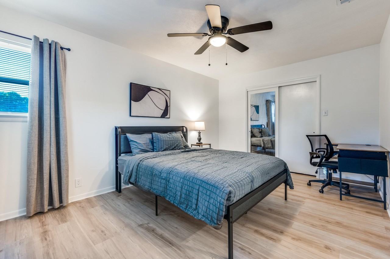 Avenue C - Photo 4 of 4