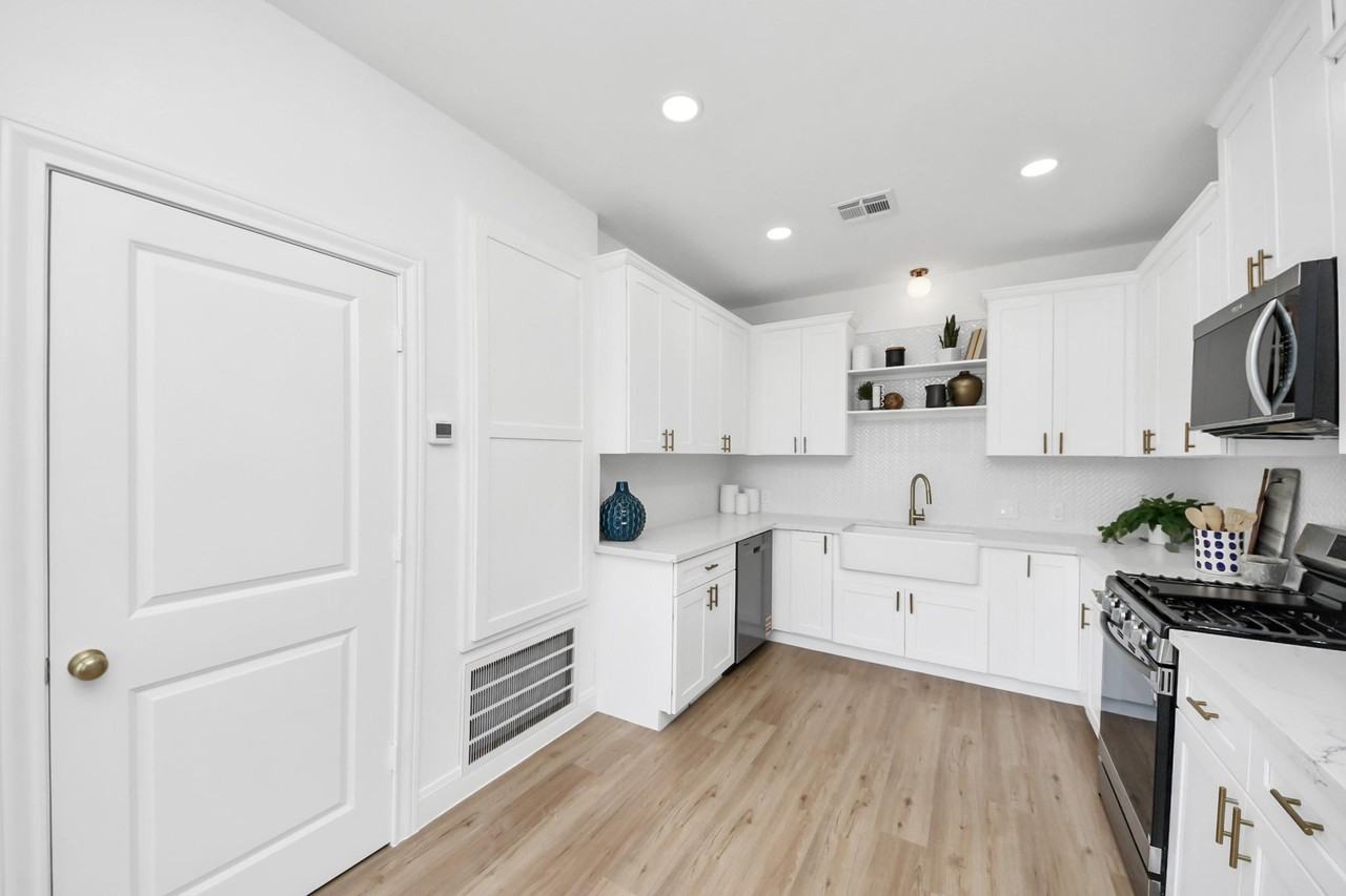 Narcissus Road - Photo 3 of 10