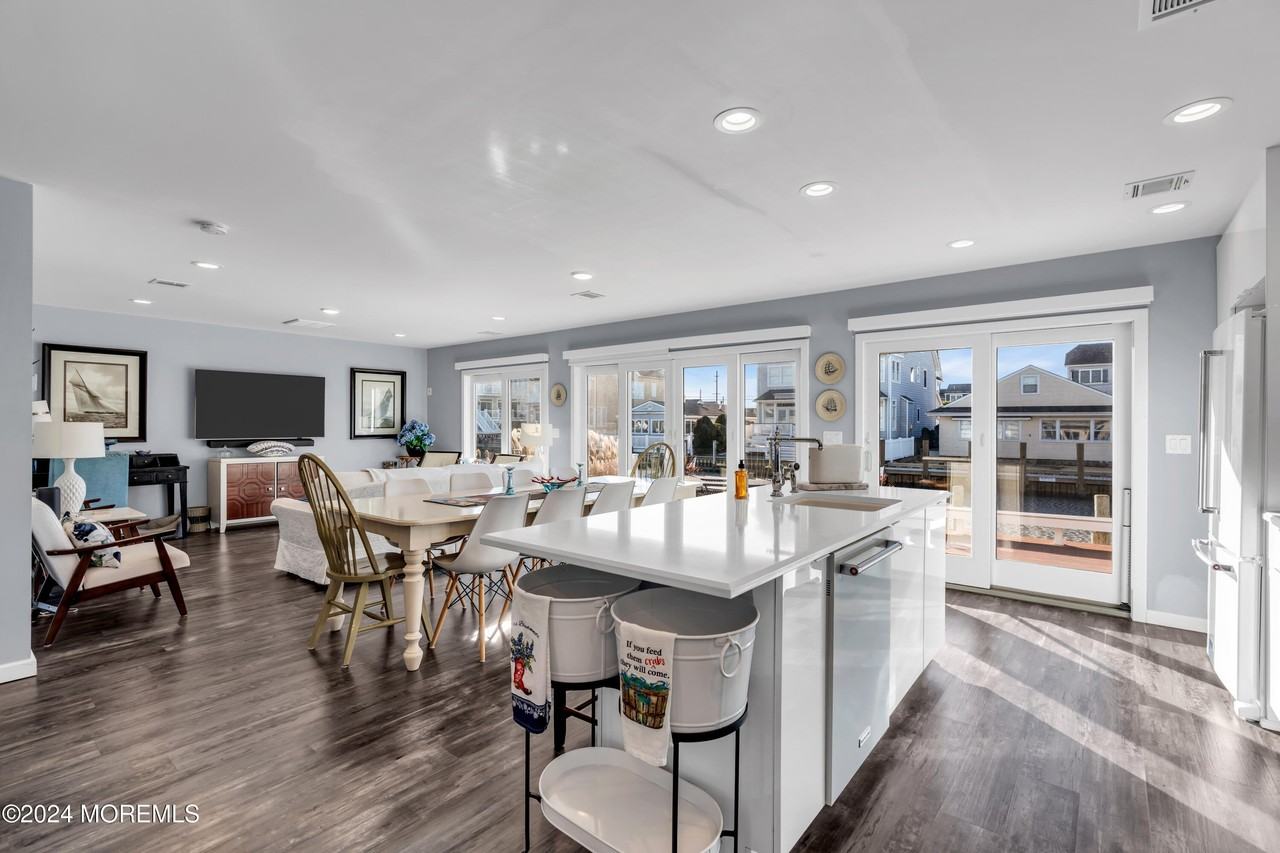 213 Hayes Ct - Photo 3 of 29