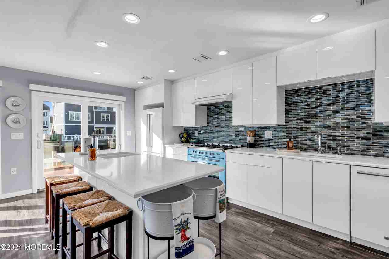 213 Hayes Ct - Photo 5 of 29