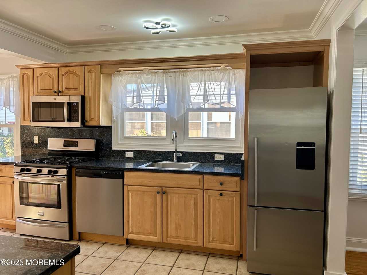 303 Evergreen Avenue - Photo 7 of 25