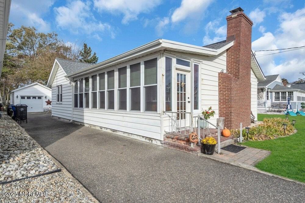 228 Fischer Blvd - Photo 3 of 36