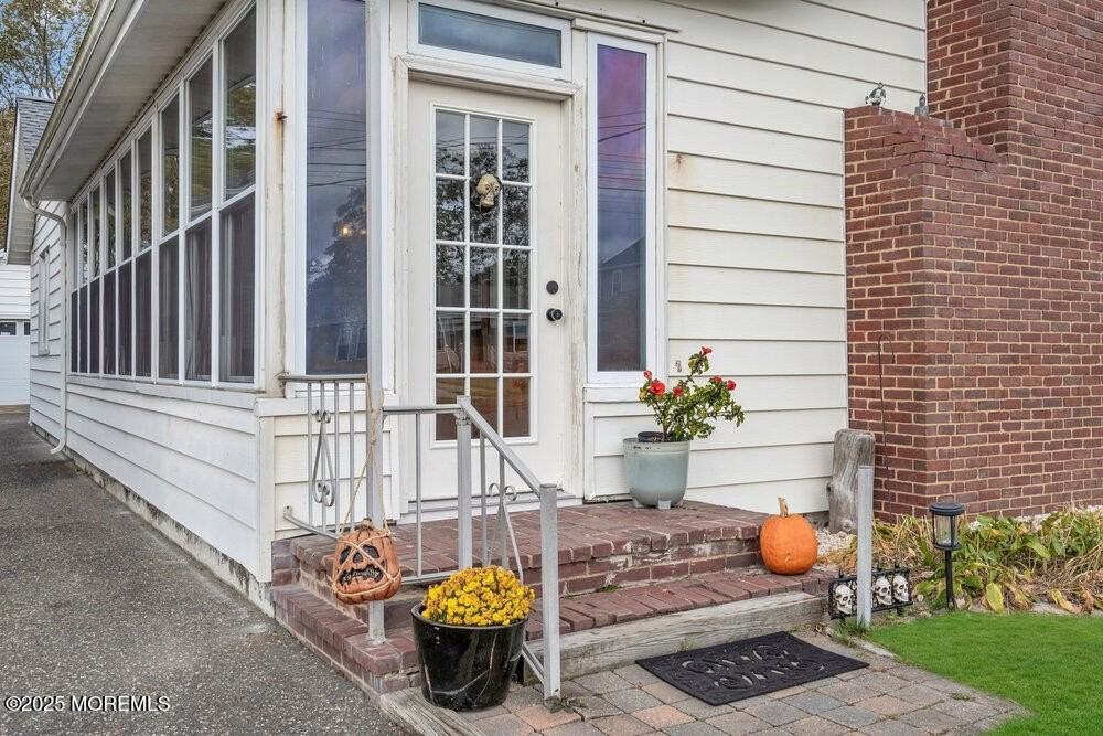 228 Fischer Blvd - Photo 4 of 36