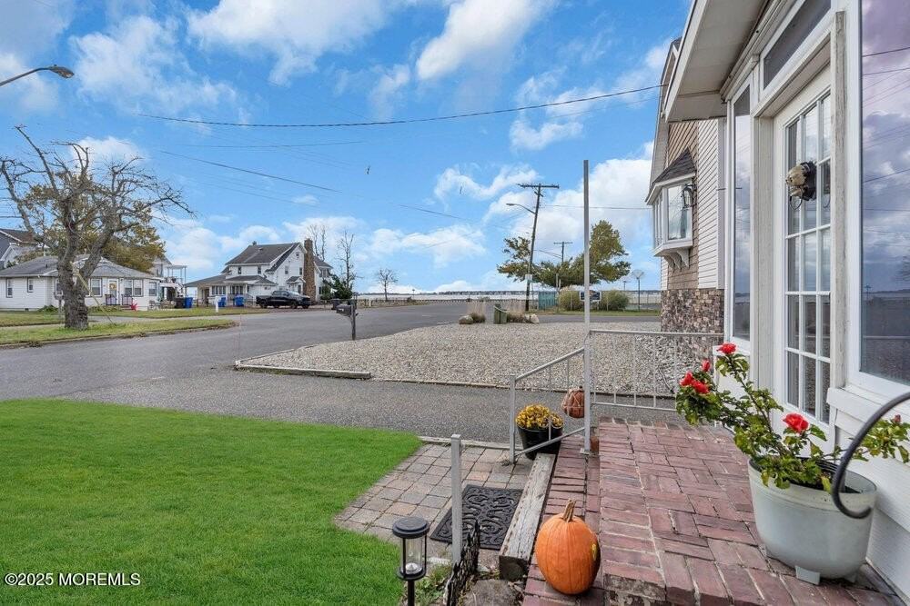 228 Fischer Blvd - Photo 6 of 36