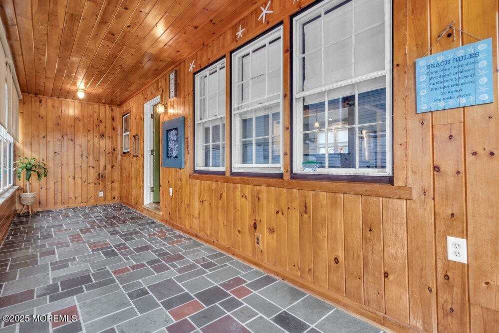 228 Fischer Blvd - Photo 7 of 36