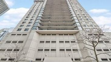 33 W Delaware Pl Unit 18B  