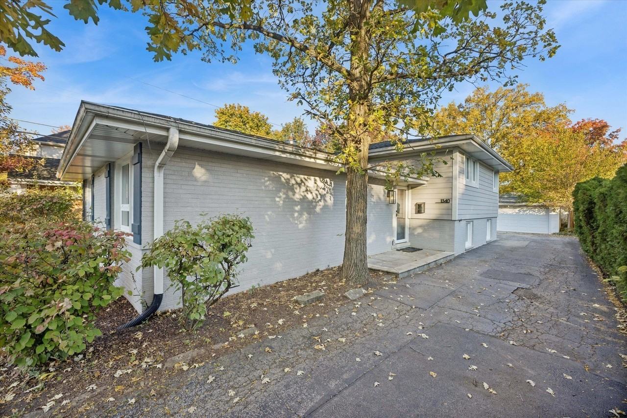 1340 Oak St - Photo 2 of 17