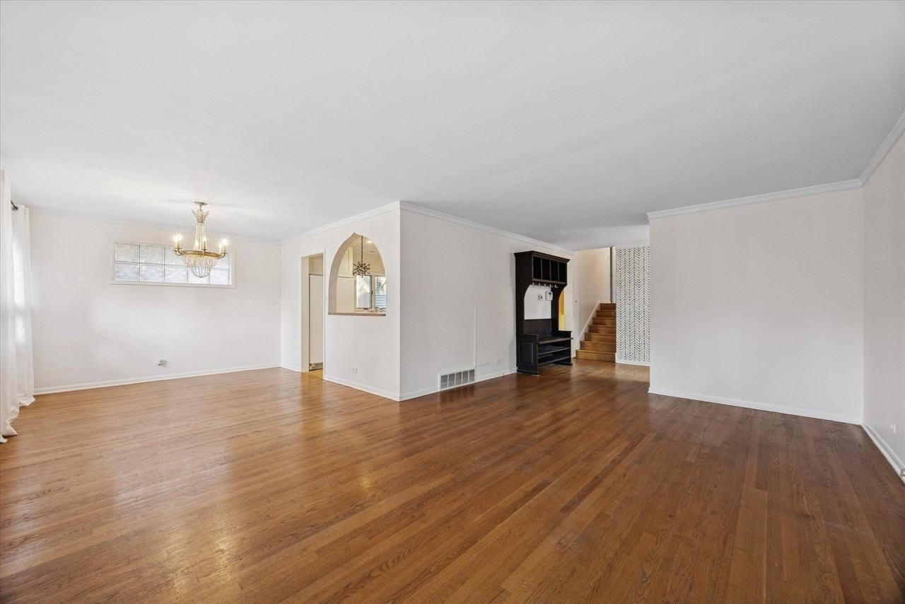 1340 Oak St - Photo 3 of 17