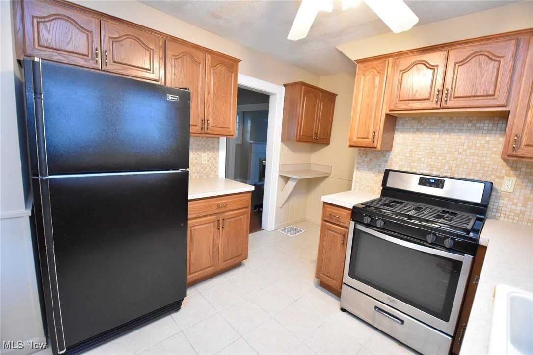 1660 Glenmount Ave - Photo 2 of 32