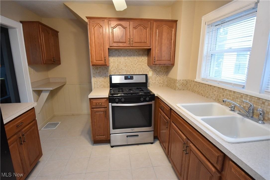 1660 Glenmount Ave - Photo 3 of 32