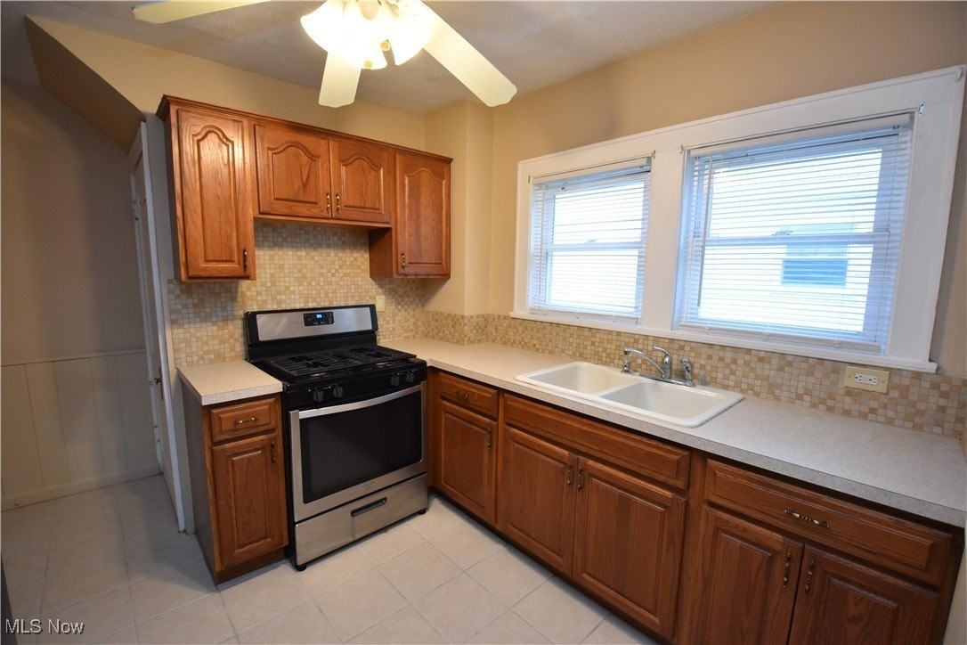 1660 Glenmount Ave - Photo 4 of 32