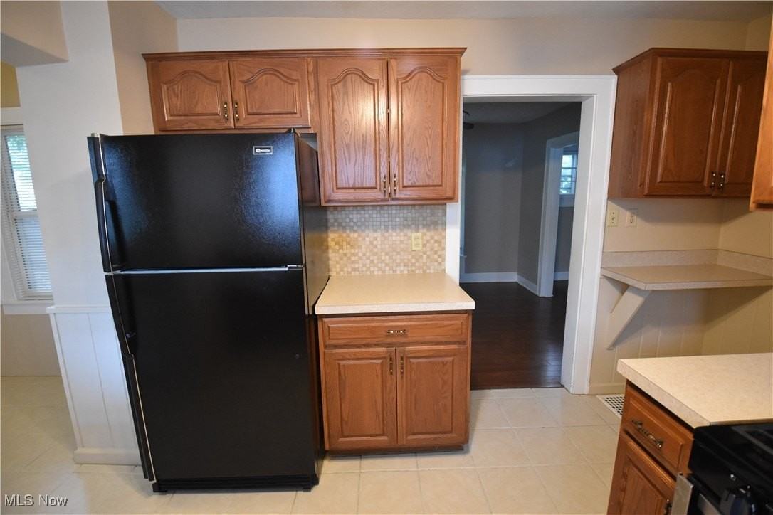 1660 Glenmount Ave - Photo 5 of 32