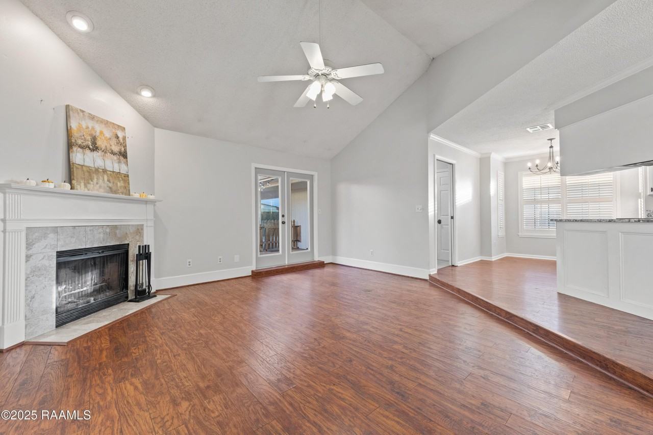 115 Meadow Glen Drive - Photo 3 of 26