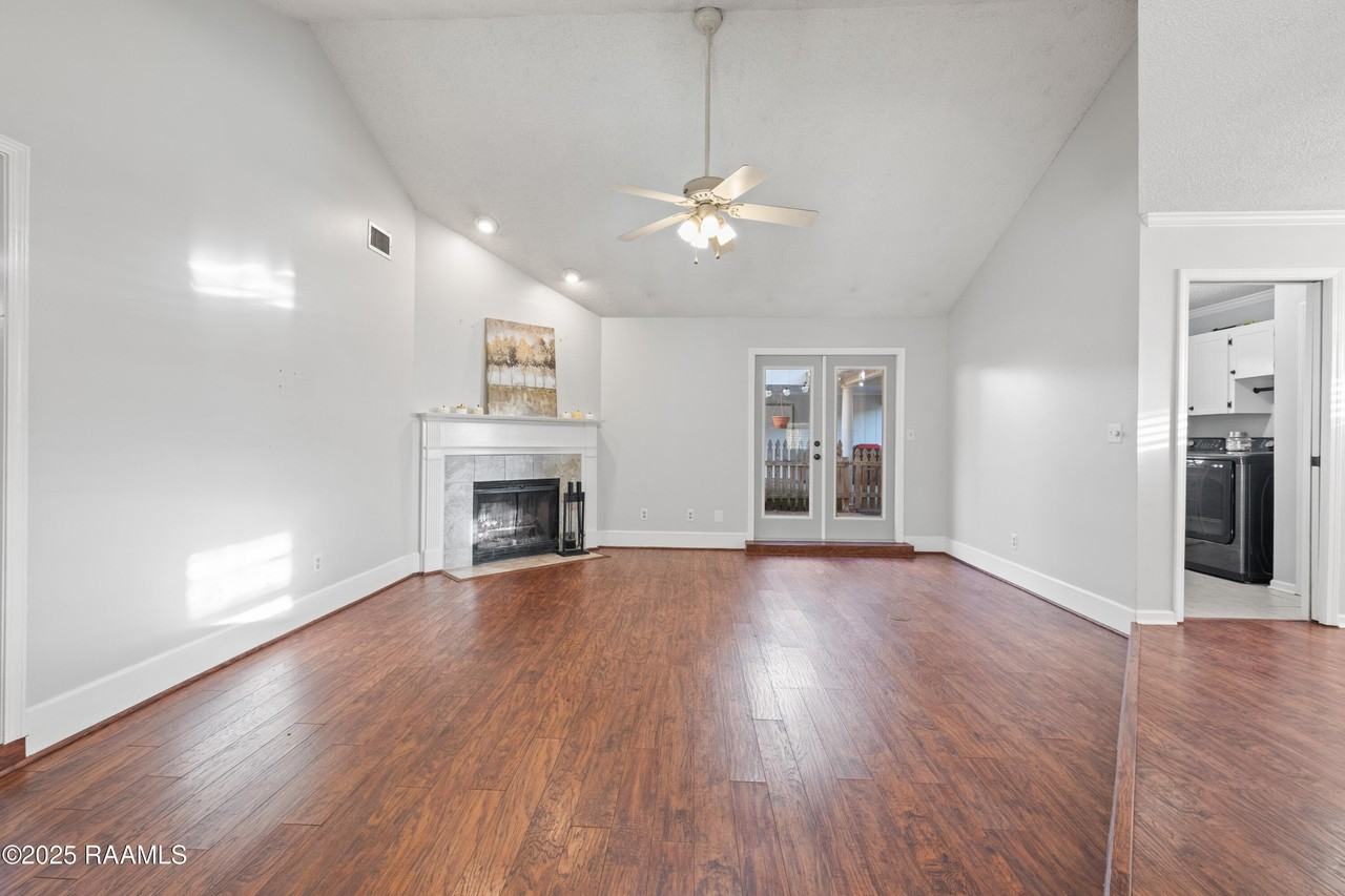 115 Meadow Glen Drive - Photo 5 of 26