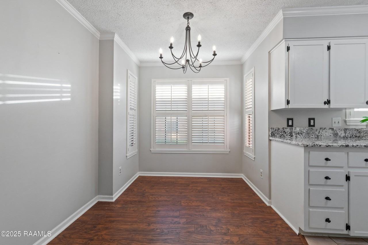 115 Meadow Glen Drive - Photo 6 of 26