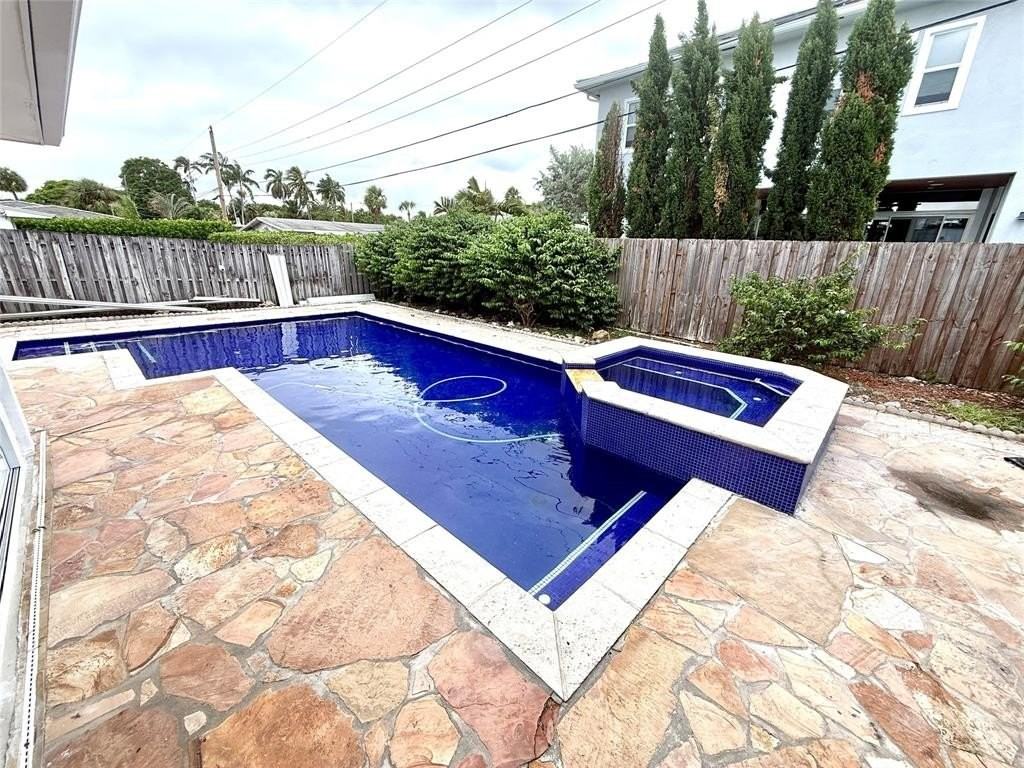 2685 Se 5th St - Photo 5 of 15