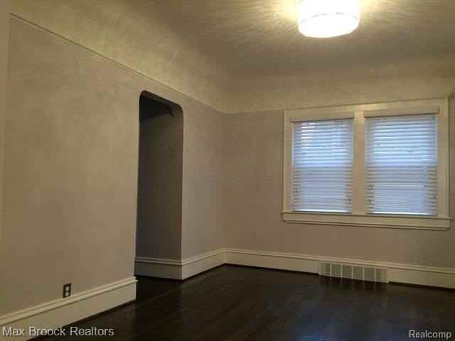 115 East Lincoln Street - Photo 7 of 17