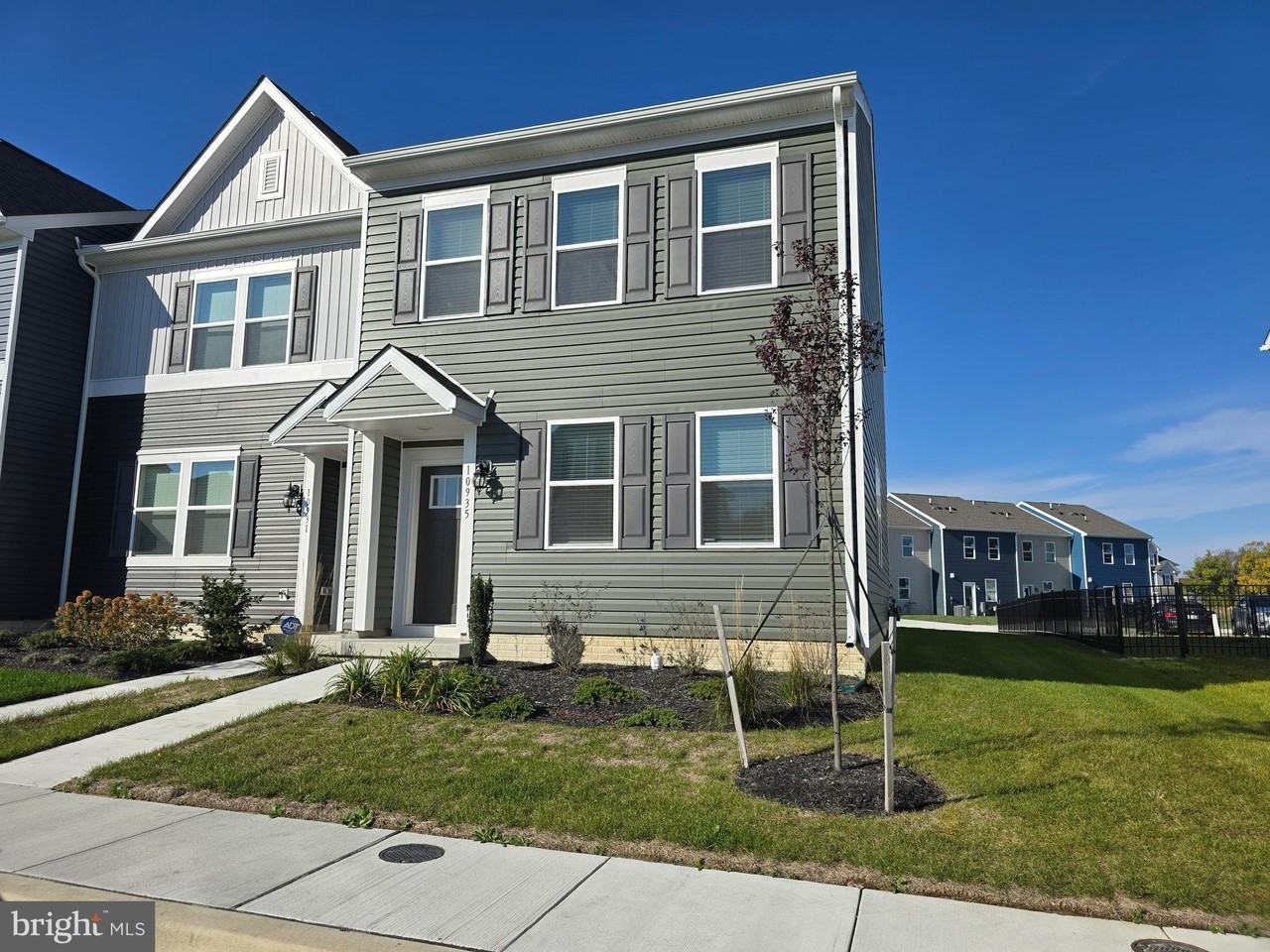 10935 Farmerfield St - Photo 2 of 38