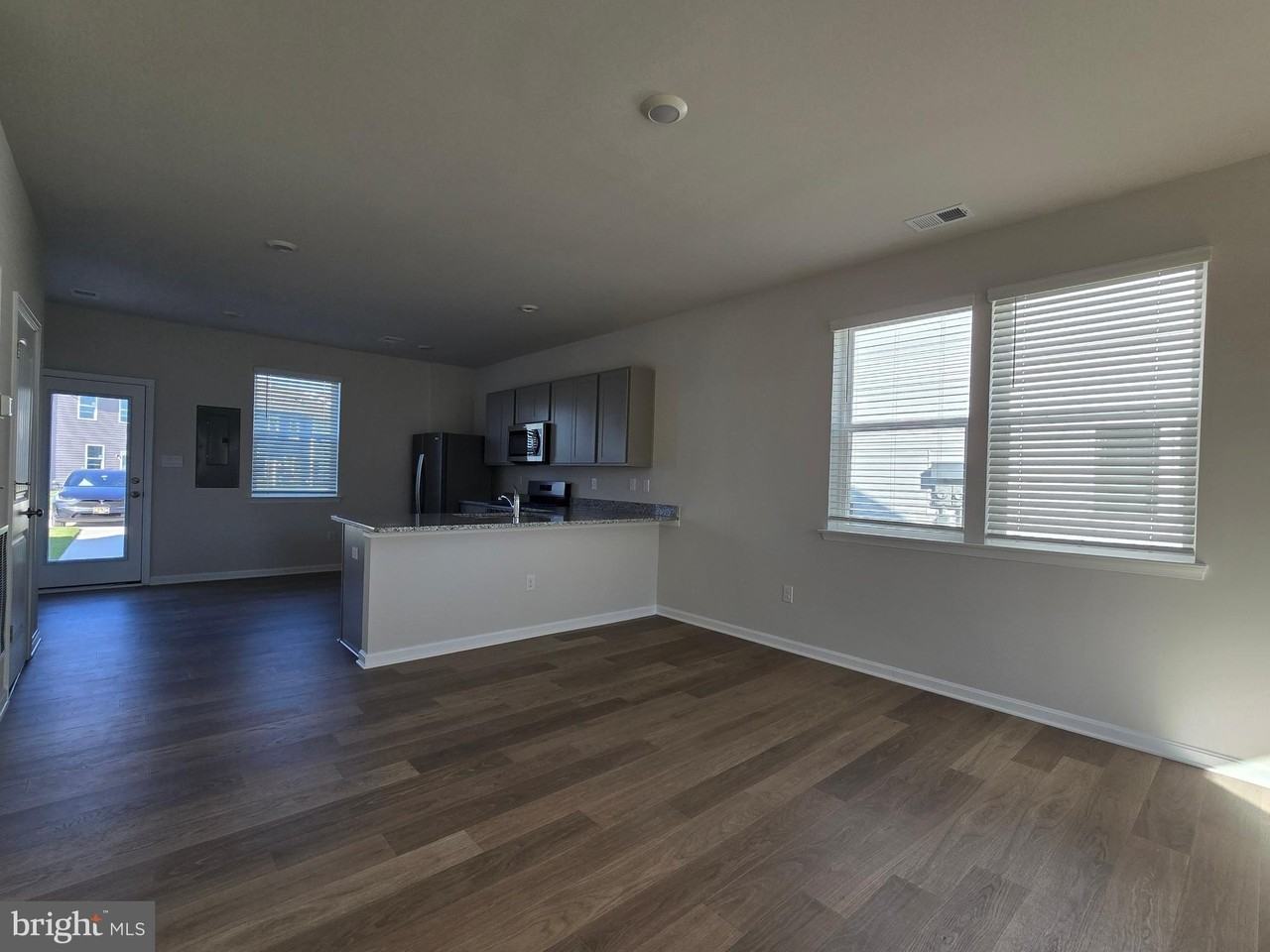 10935 Farmerfield St - Photo 6 of 38