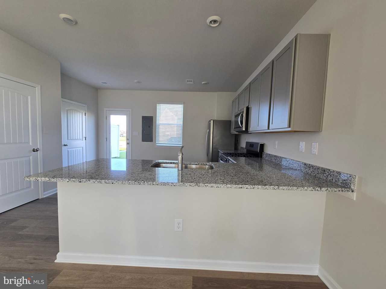 10935 Farmerfield St - Photo 7 of 38