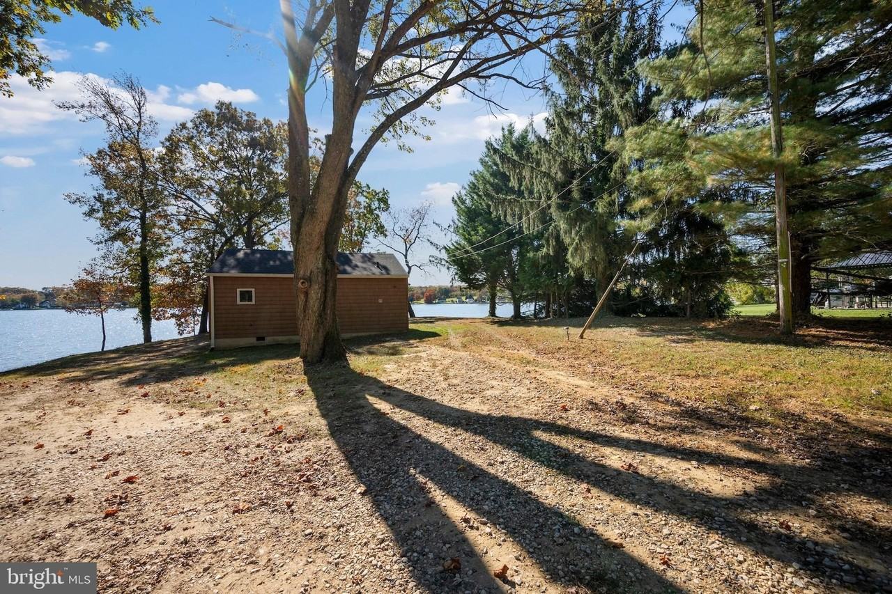 11003 Bowerman Road - Photo 2 of 39