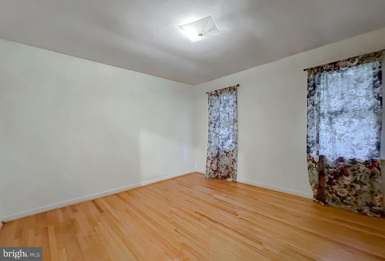 9642 Charles St - Photo 7 of 19