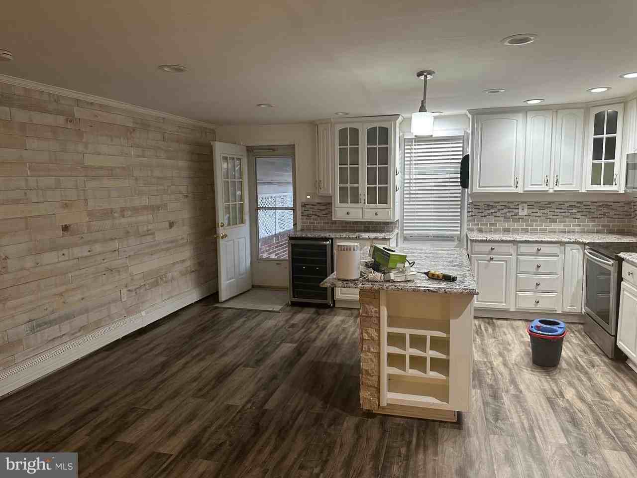 405 West Cir - Photo 3 of 20