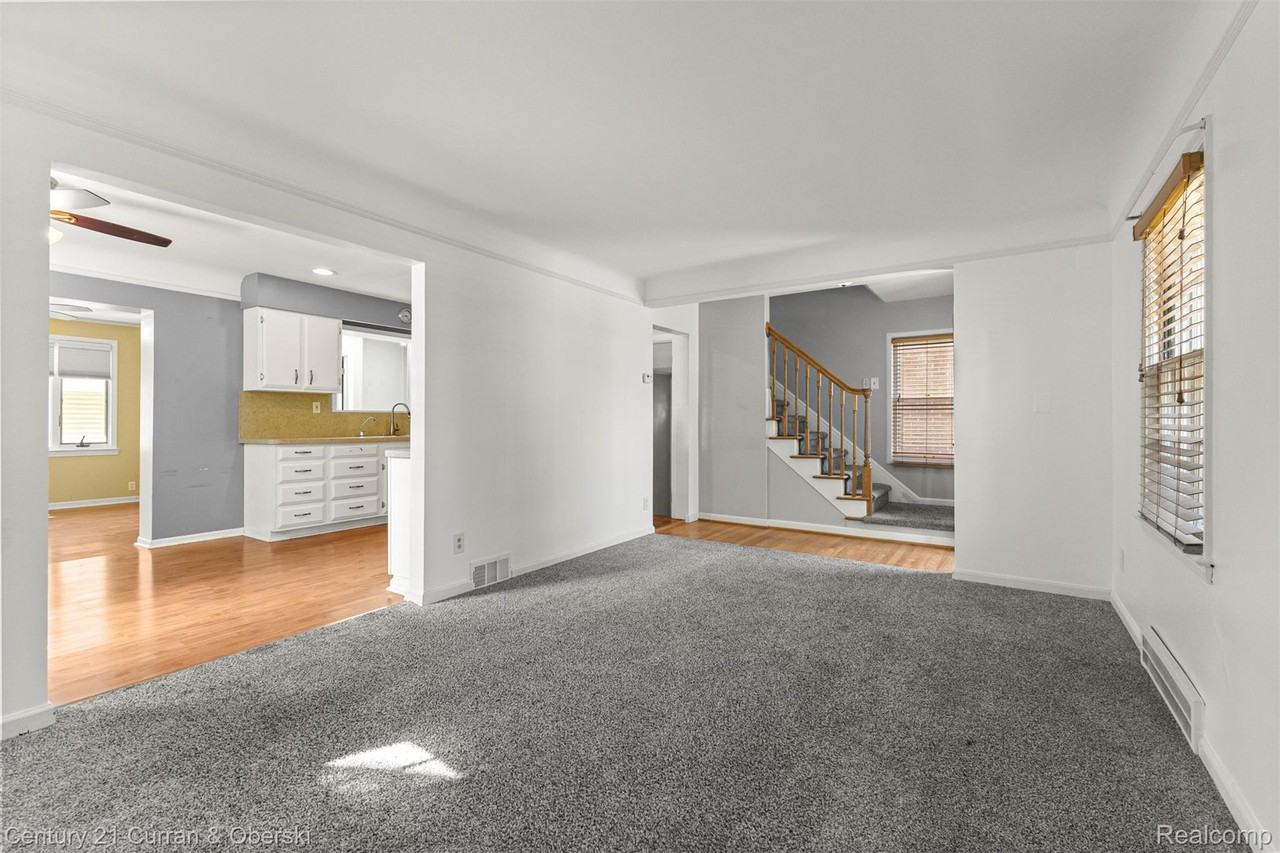 22905 Marlboro St - Photo 3 of 32