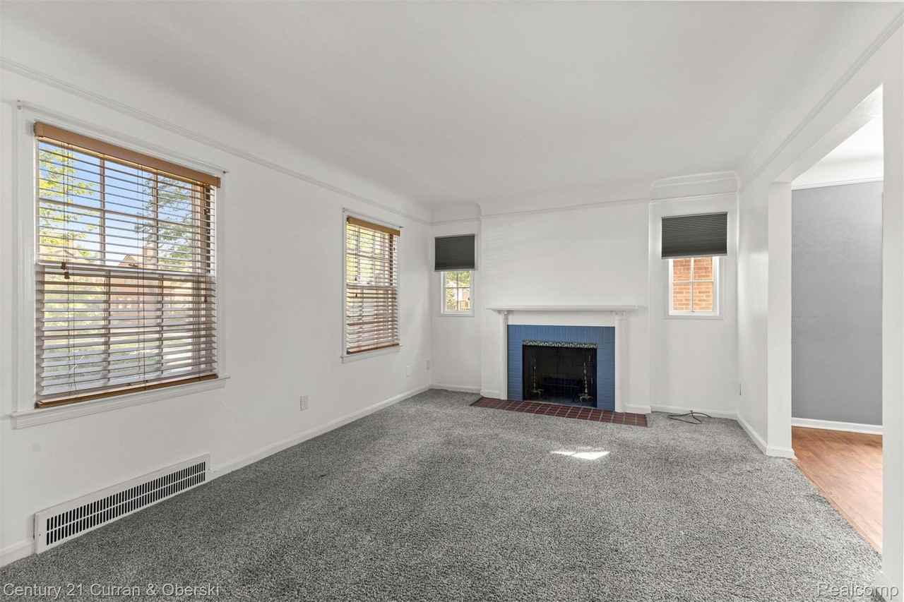 22905 Marlboro St - Photo 4 of 32