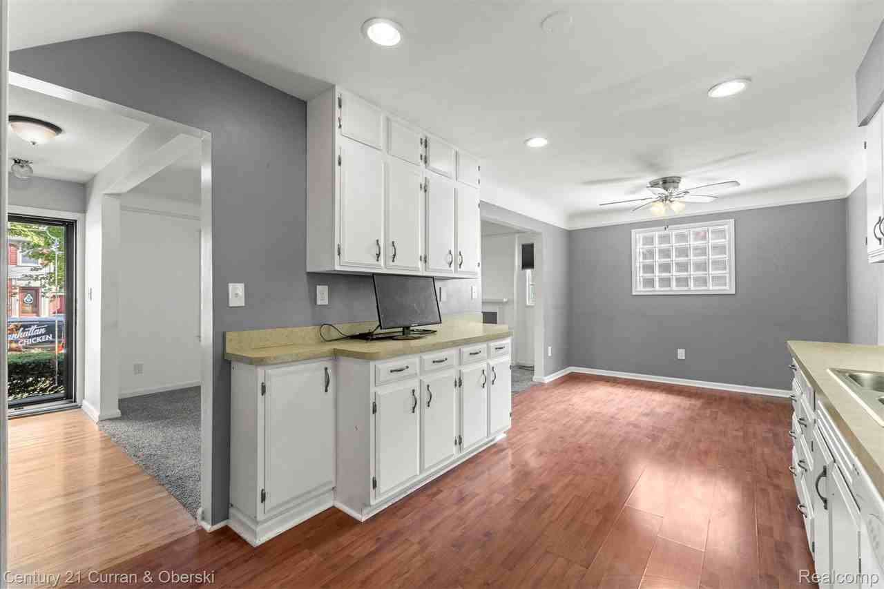 22905 Marlboro St - Photo 5 of 32