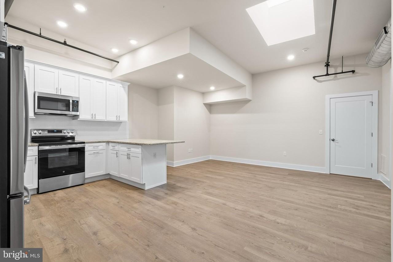 30 W Broad St Ste 5 #5 - Photo 3 of 40