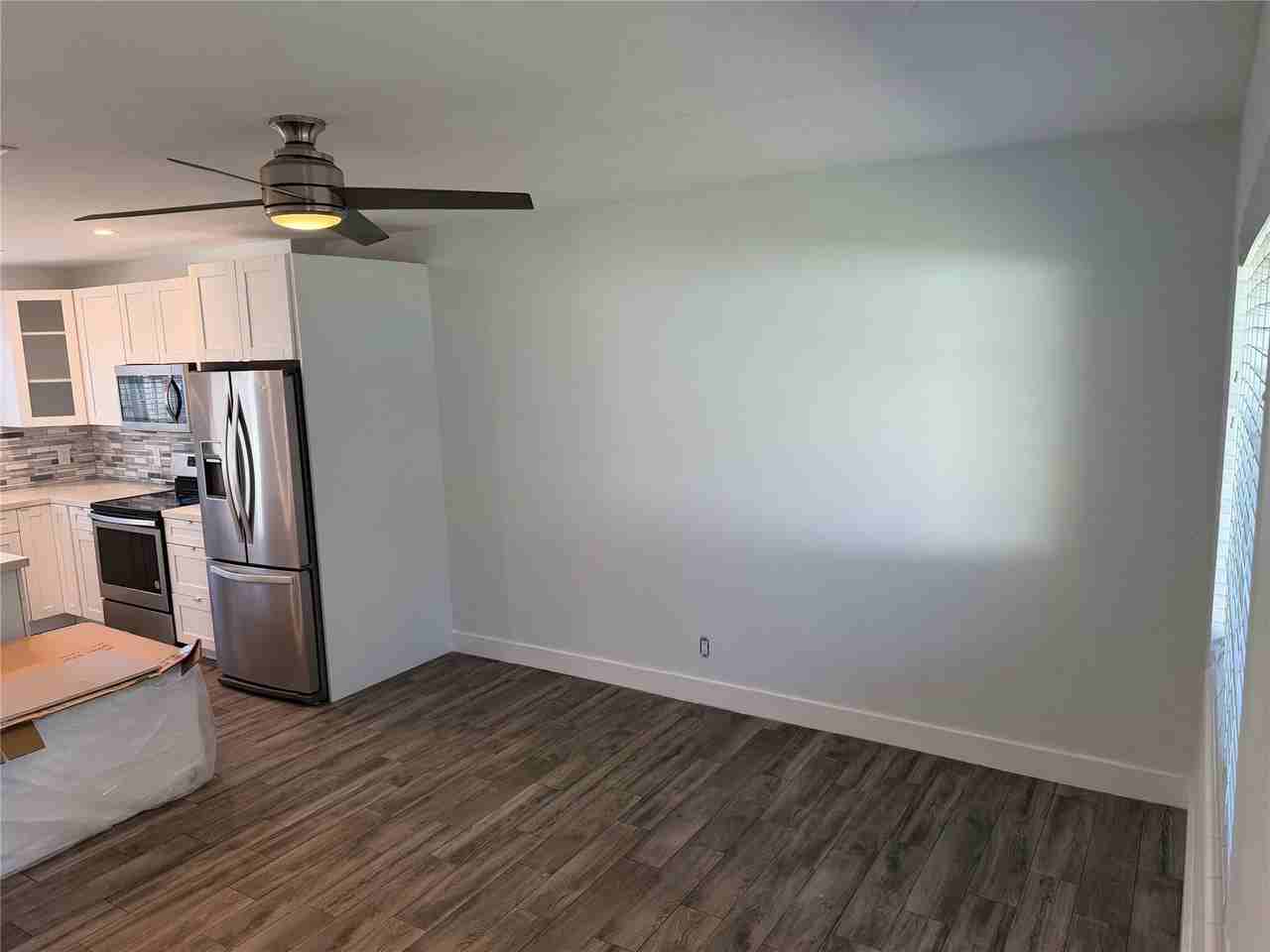 1077 Ne 34th St - Photo 3 of 31