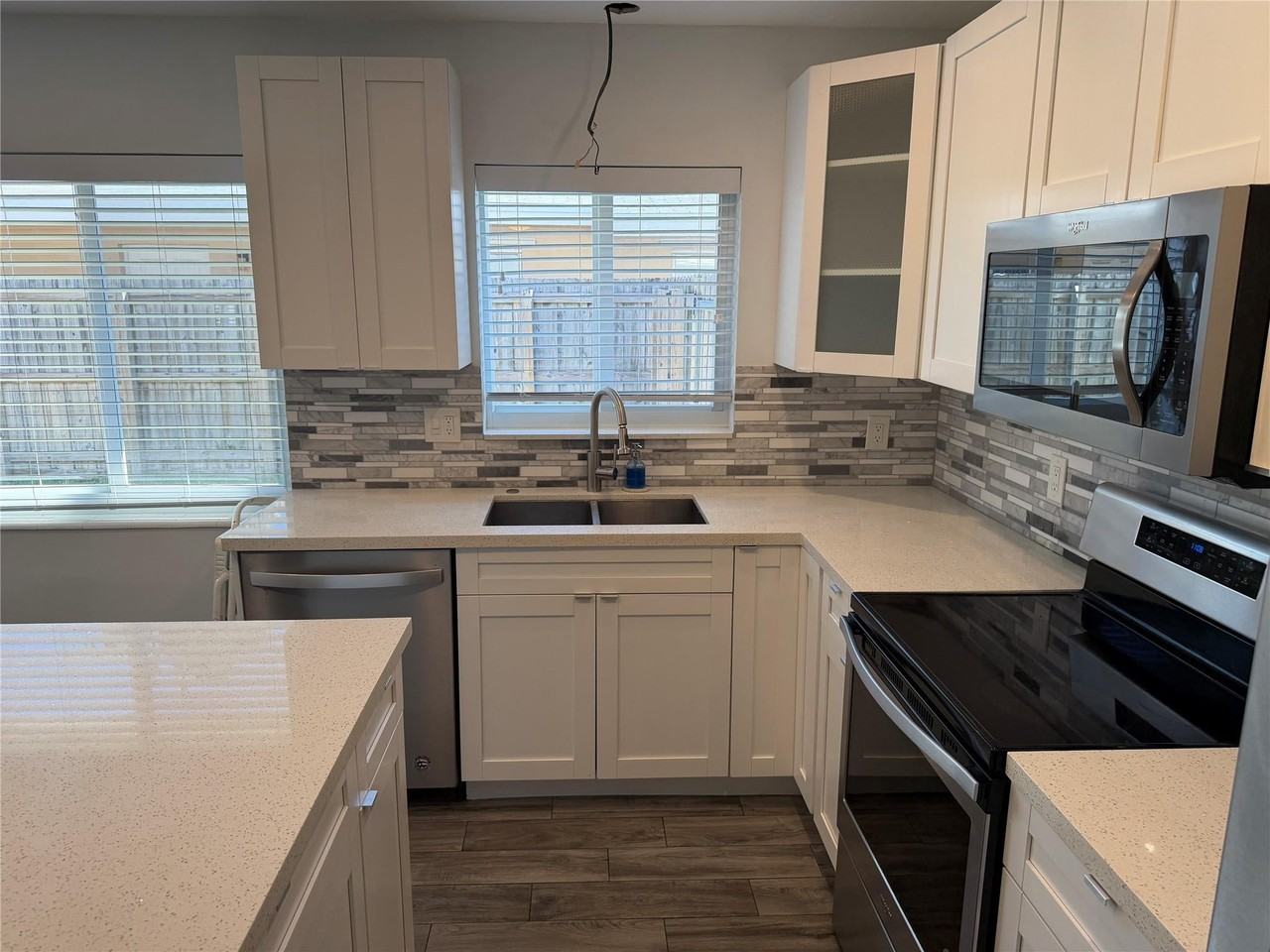 1077 Ne 34th St - Photo 7 of 31