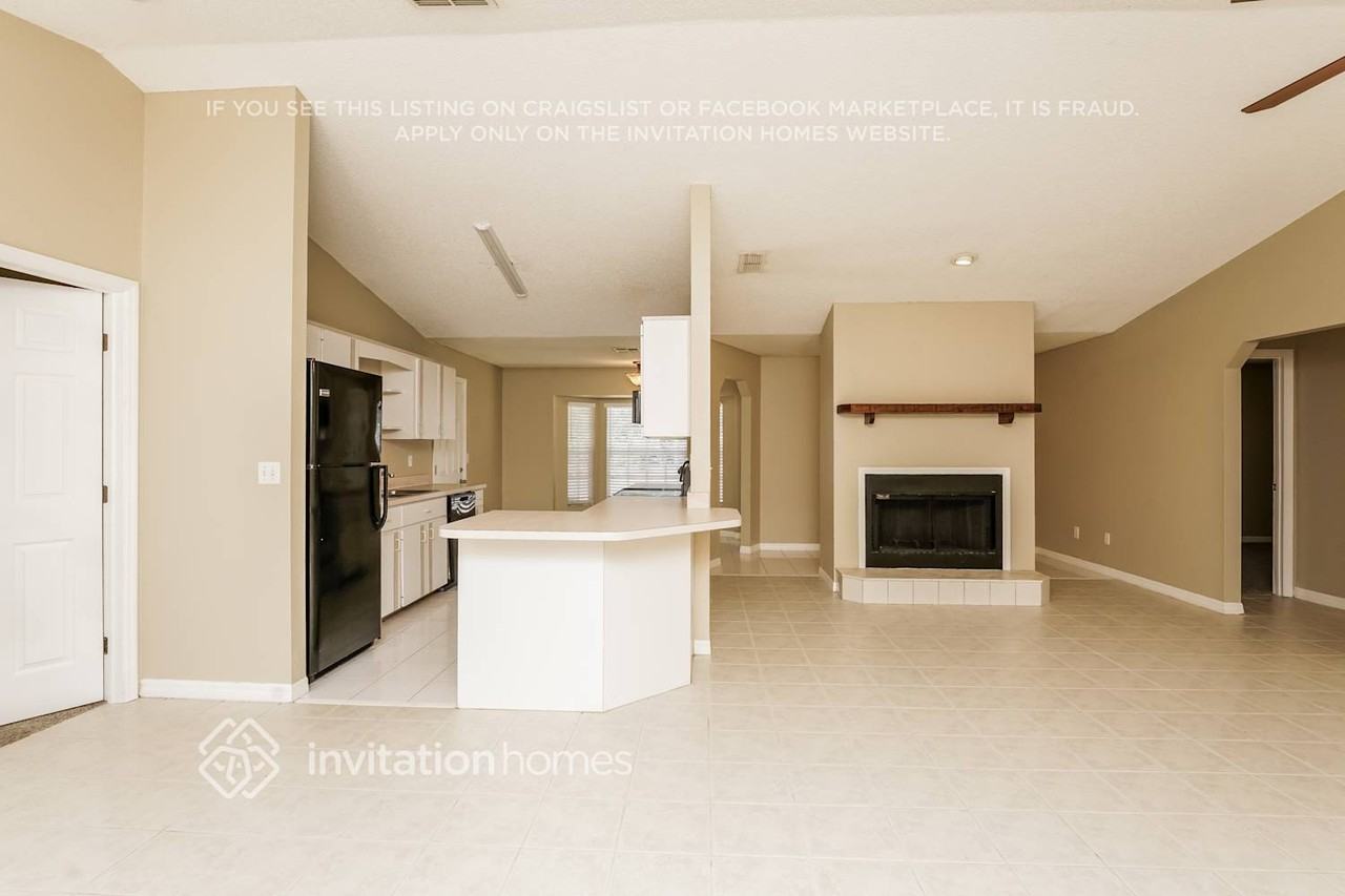 3121 Silver Palm Drive - Photo 3 of 17