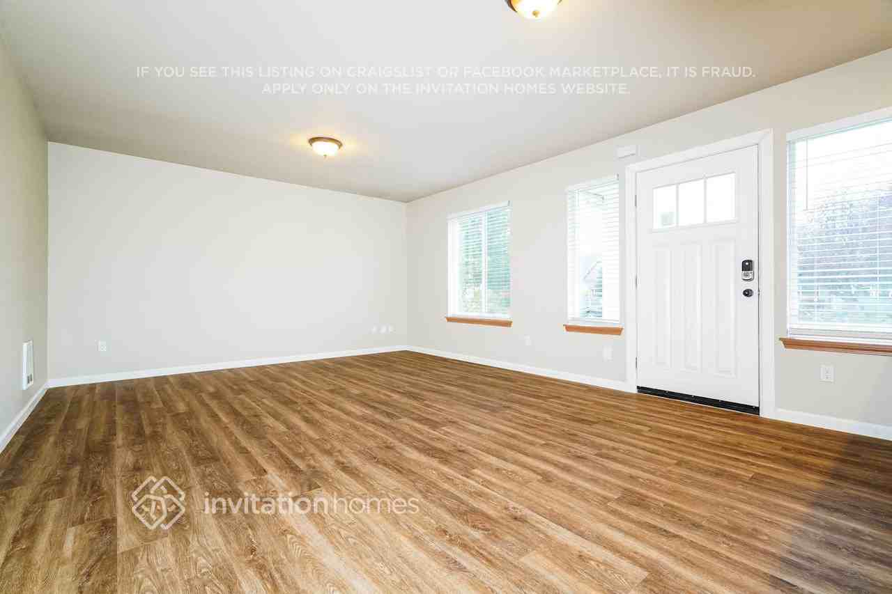 6423 S Warner St - Photo 5 of 18