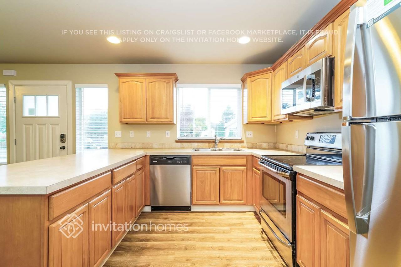 6423 S Warner St - Photo 7 of 18