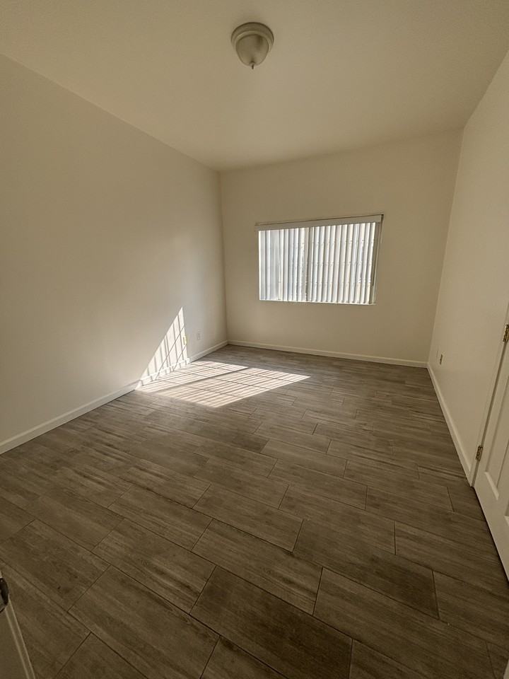 705 South Gramercy Place - Photo 7 of 12