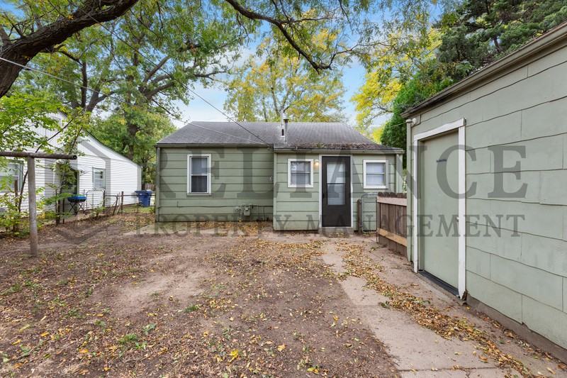 1022 S Yale St - Photo 3 of 15