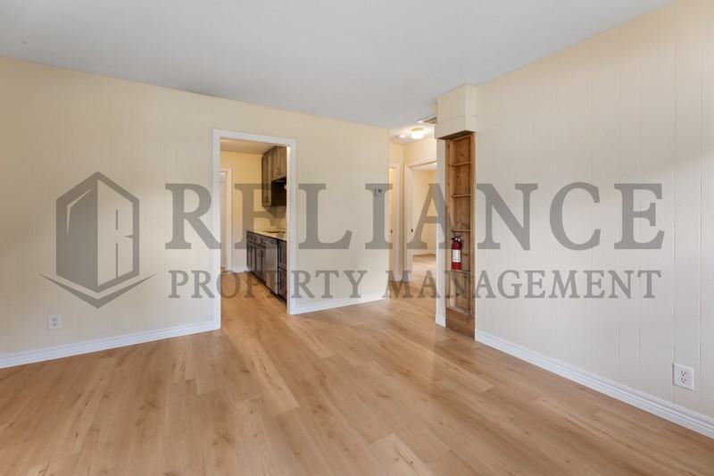 1022 S Yale St - Photo 4 of 15