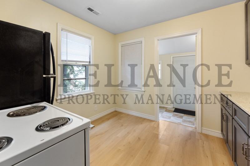 1022 S Yale St - Photo 6 of 15